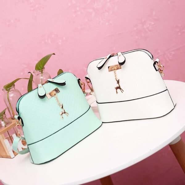 Bolso de concha con colgante de ciervo, bolso pequeño de moda con hendiduras de estilo retro coreano