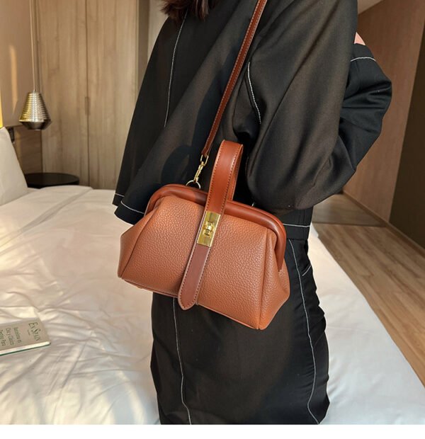 Bolso cruzado para mujer, bandolera de hombro con clip con patrón de lichi, a la moda, combina con todo - Imagen 8