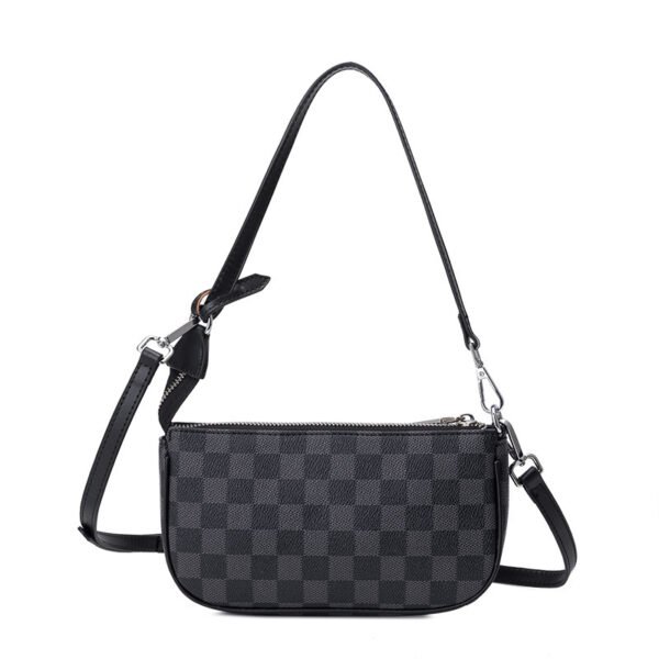 Bolso bandolera pequeño con estampado en blanco y negro para mujer - Imagen 4