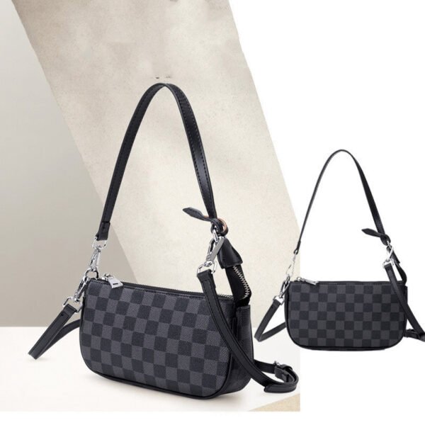 Bolso bandolera pequeño con estampado en blanco y negro para mujer - Imagen 2