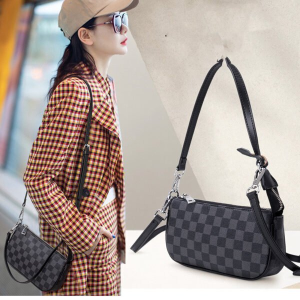 Bolso bandolera pequeño con estampado en blanco y negro para mujer