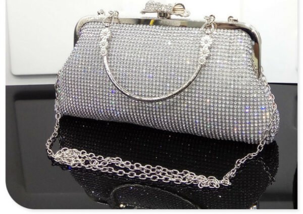 Vestido de novia con bolso de noche con diamantes incrustados - Imagen 5