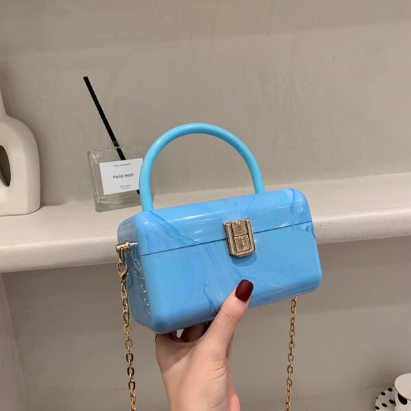 Bolso tipo caja de acrílico con cadena y bandolera de un solo hombro - Imagen 6