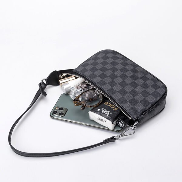 Bolso bandolera pequeño con estampado en blanco y negro para mujer - Imagen 3