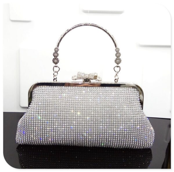 Vestido de novia con bolso de noche con diamantes incrustados - Imagen 4