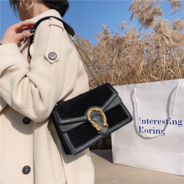 Bolso mensajero con cadena de un solo hombro
